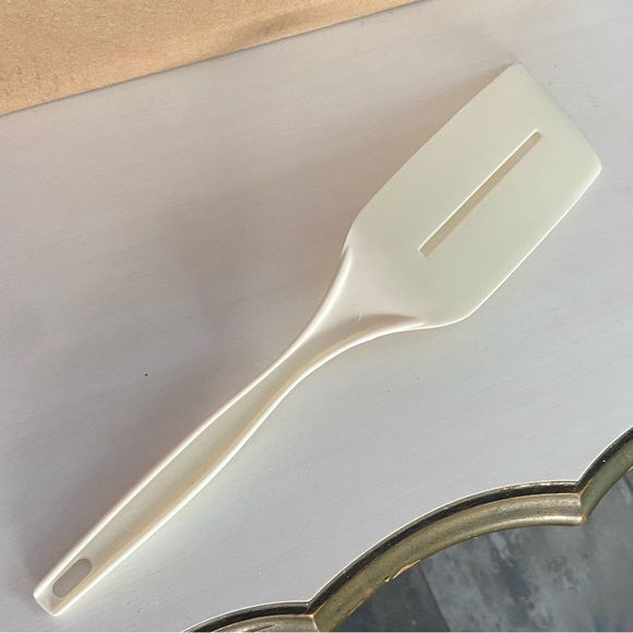 Nylon Slotted Spatula - Picture 2 of 3
